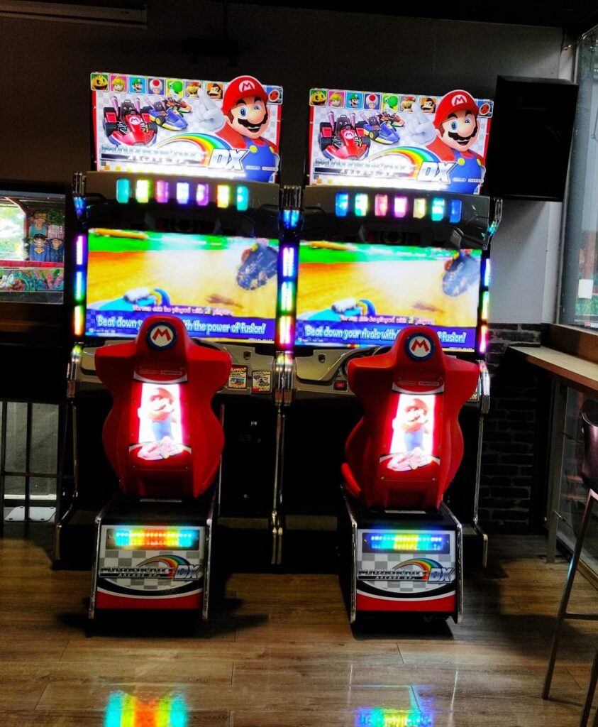 découvrez l'univers des jeux vidéo arcade à marseille ! plongez dans une expérience ludique unique avec une variété de jeux classiques et modernes. que vous soyez un passionné ou un novice, venez vous amuser et revivre la magie des bornes d'arcade dans un cadre convivial.