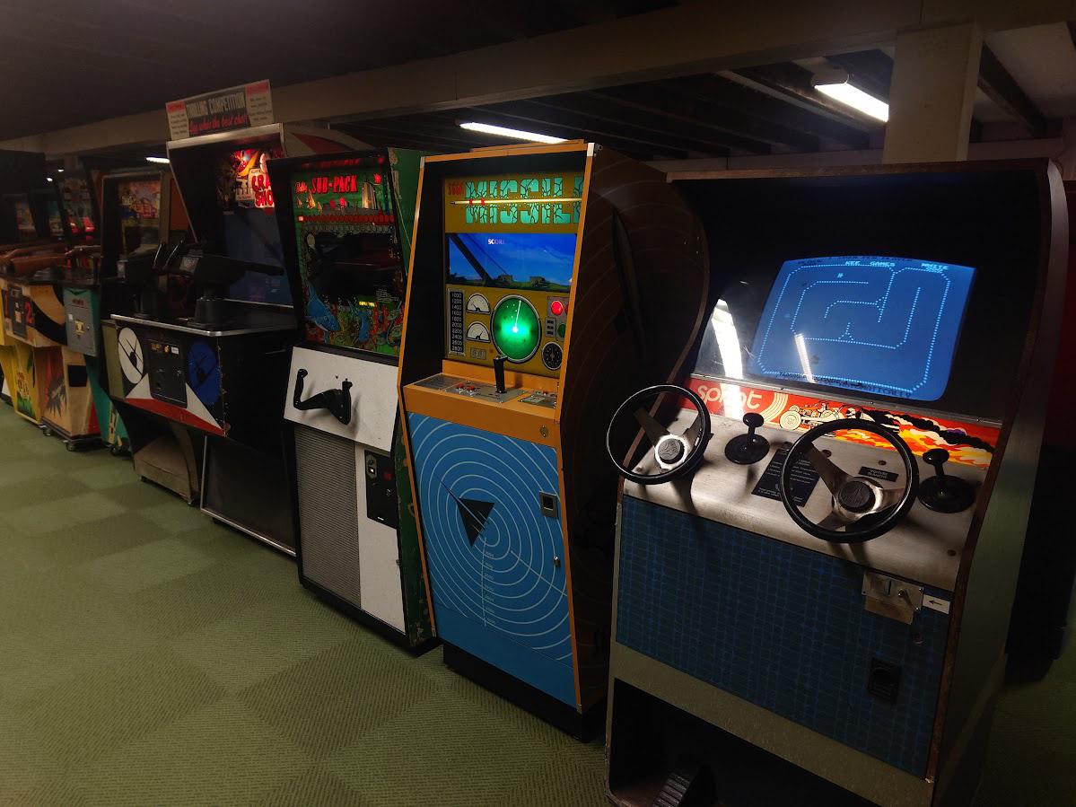 découvrez notre service de location de bornes d'arcade à angers ! revivez les souvenirs des jeux rétros avec nos machines de qualité, idéales pour des événements, animations ou soirées entre amis. réservez dès maintenant et amusez-vous avec vos jeux préférés !