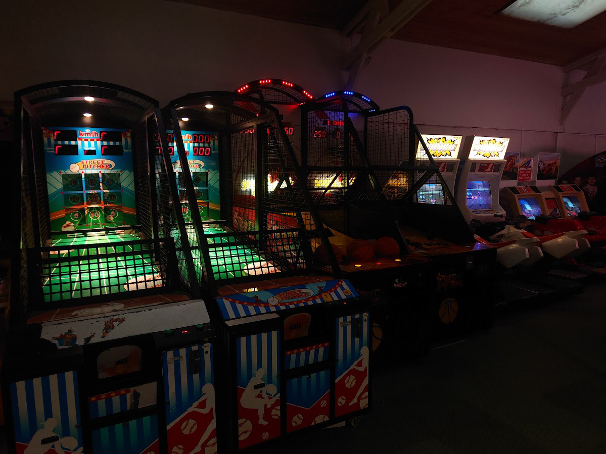 découvrez notre service de location de bornes d'arcade à angers. revivez les souvenirs des salles d'arcade avec une large sélection de jeux rétro pour vos événements, anniversaires ou soirées entre amis. faites de votre événement un moment inoubliable avec nos bornes accessibles et de qualité !