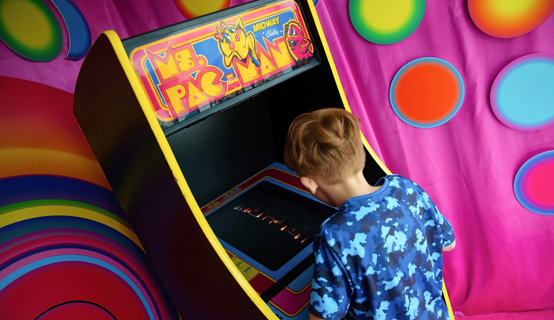 plongez dans l'univers rétro des bornes d'arcade et revivez la nostalgie des années 80 et 90. découvrez des jeux emblématiques, des moments d'adrénaline et des souvenirs inoubliables au cœur de l'arcade.