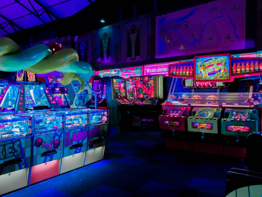 découvrez notre service de location de bornes d'arcade à villeurbanne ! revivez la magie des jeux rétro avec une large sélection de machines emblématiques. idéal pour les événements, anniversaires ou soirées entre amis.