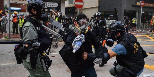 découvrez les détails fascinants du démantèlement d'un jeu clandestin à hong kong, une opération qui révèle les dessous de la vie nocturne de la ville et les enjeux liés à la lutte contre le jeu illégal.