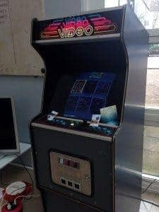 revivez la magie de votre enfance en louant une borne d'arcade en haute-corse. plongez dans l'univers des jeux rétro et créez des souvenirs inoubliables grâce à nos machines emblématiques. parfait pour les événements, anniversaires ou simplement pour le plaisir.