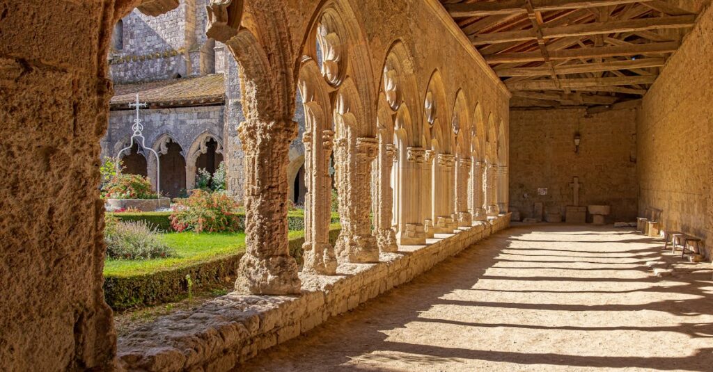 découvrez l'univers captivant des arcades, où le plaisir des jeux rétro et modernes se mêle à l'excitation de la compétition. plongez dans une ambiance conviviale, retrouvez vos jeux préférés et vivez des moments inoubliables entre amis ou en famille.