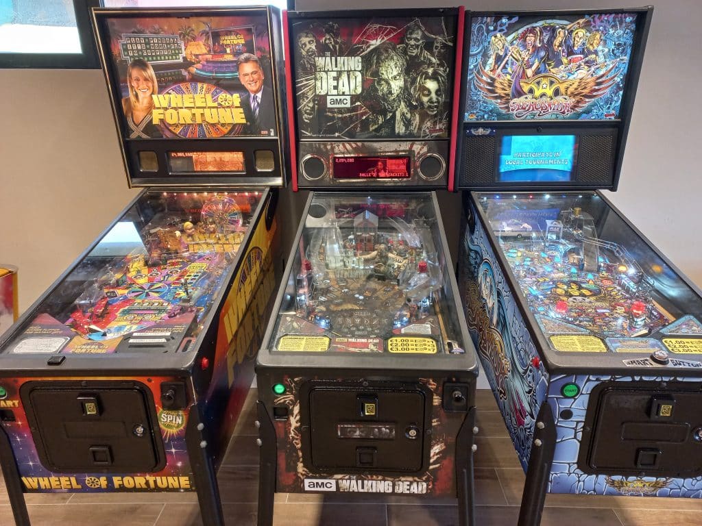 découvrez nos services de location de bornes d'arcade dans le tarn-et-garonne. offrez à vos événements une touche rétro et ludique avec nos jeux emblématiques. idéal pour les anniversaires, mariages et fêtes, amusez-vous avec des heures de divertissement!