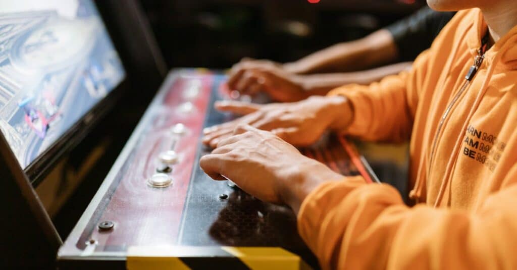 découvrez notre cabinet d'arcade vintage, parfait pour les passionnés de jeux vidéo. revivez les classiques avec une expérience immersive, alliant design retro et technologie moderne. idéal pour les salons, les bars ou les maisons de jeu.